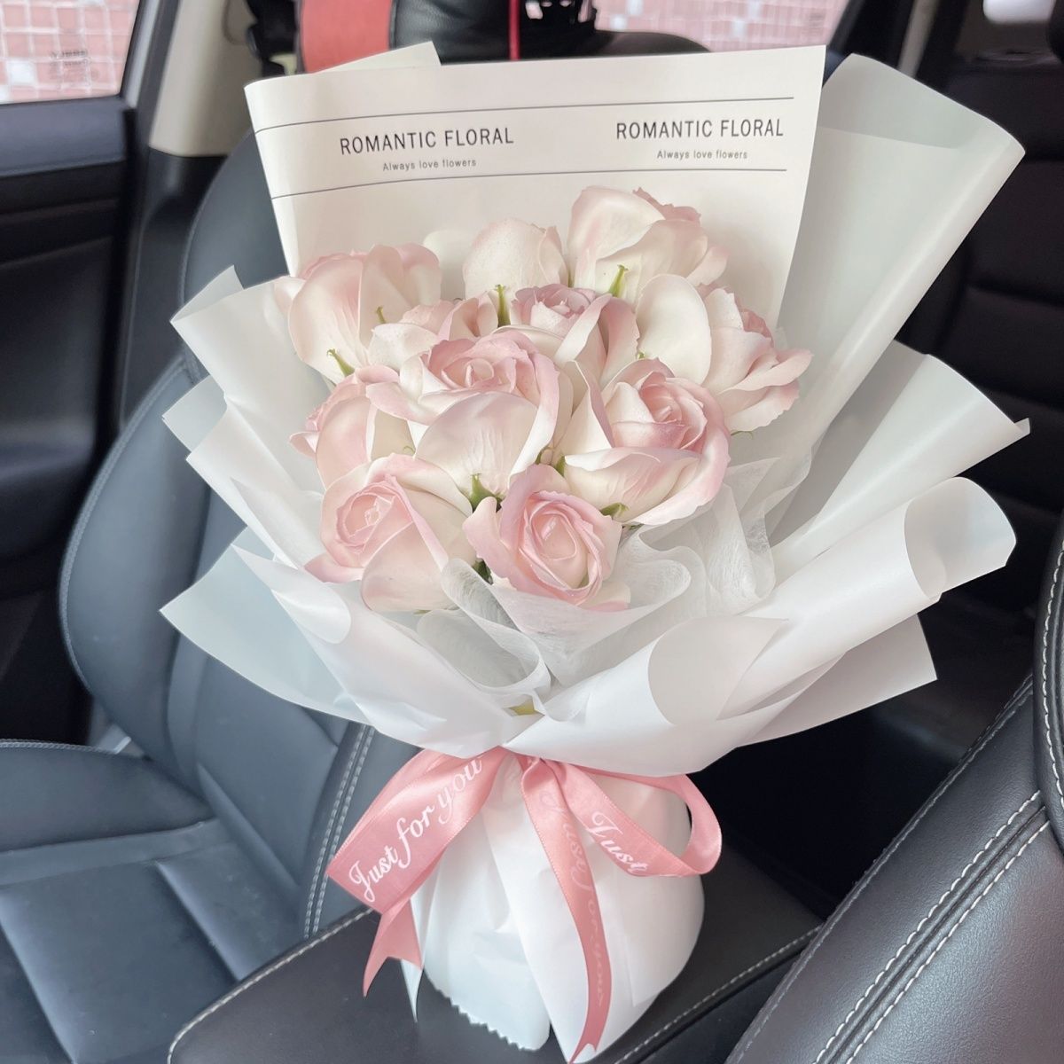 精致玫瑰香皂花仿真花成品送老婆女朋友暗恋者七夕节仪式感小花束图片