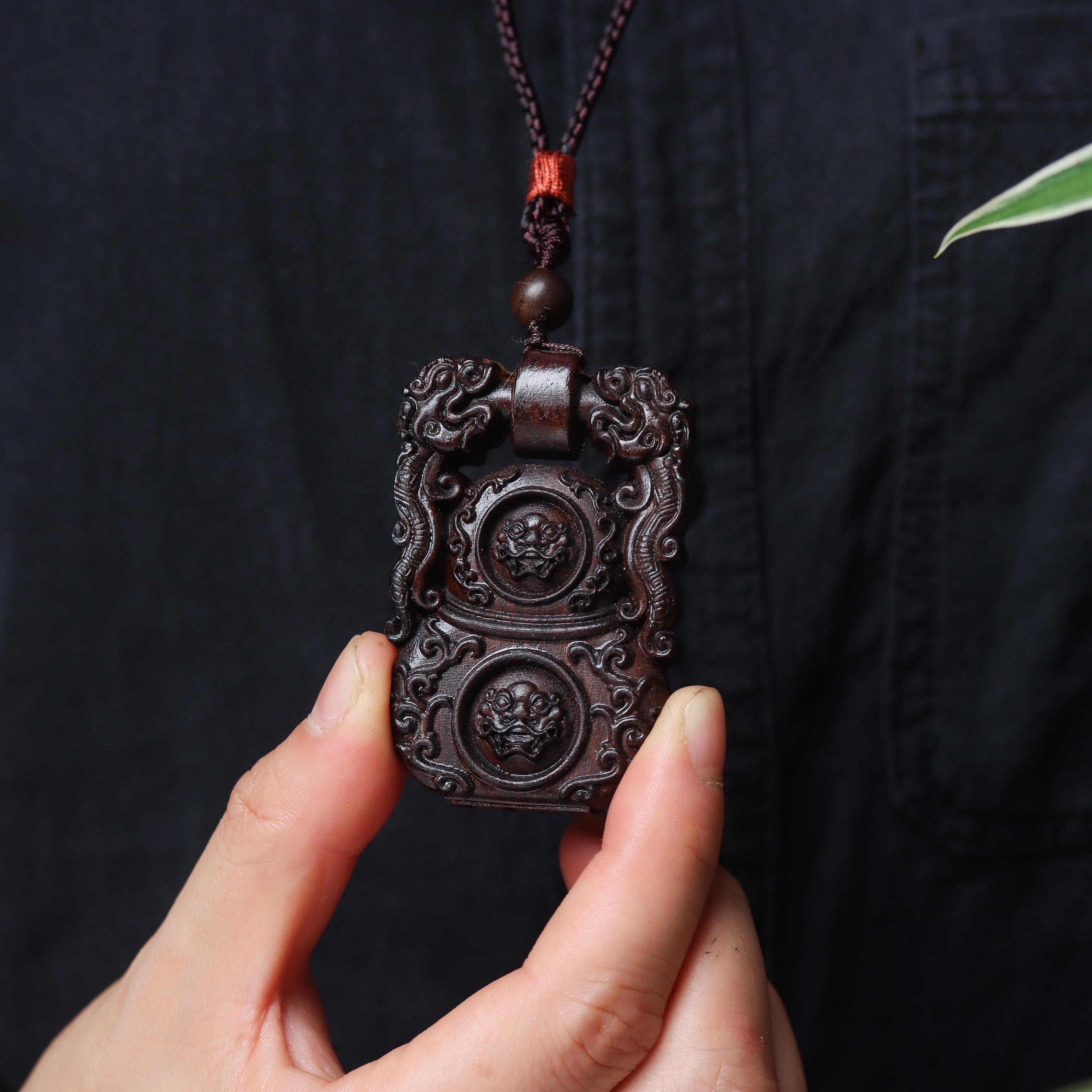 沉香木雕刻天地锁财虎符牌项链吊坠双龙貔貅脖挂平安无事牌车挂件