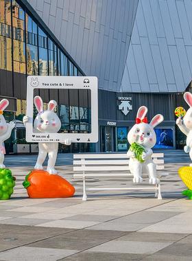 户外卡通兔子大摆件玻璃纤维座椅雕塑网红打卡拍照动物商场美陈装
