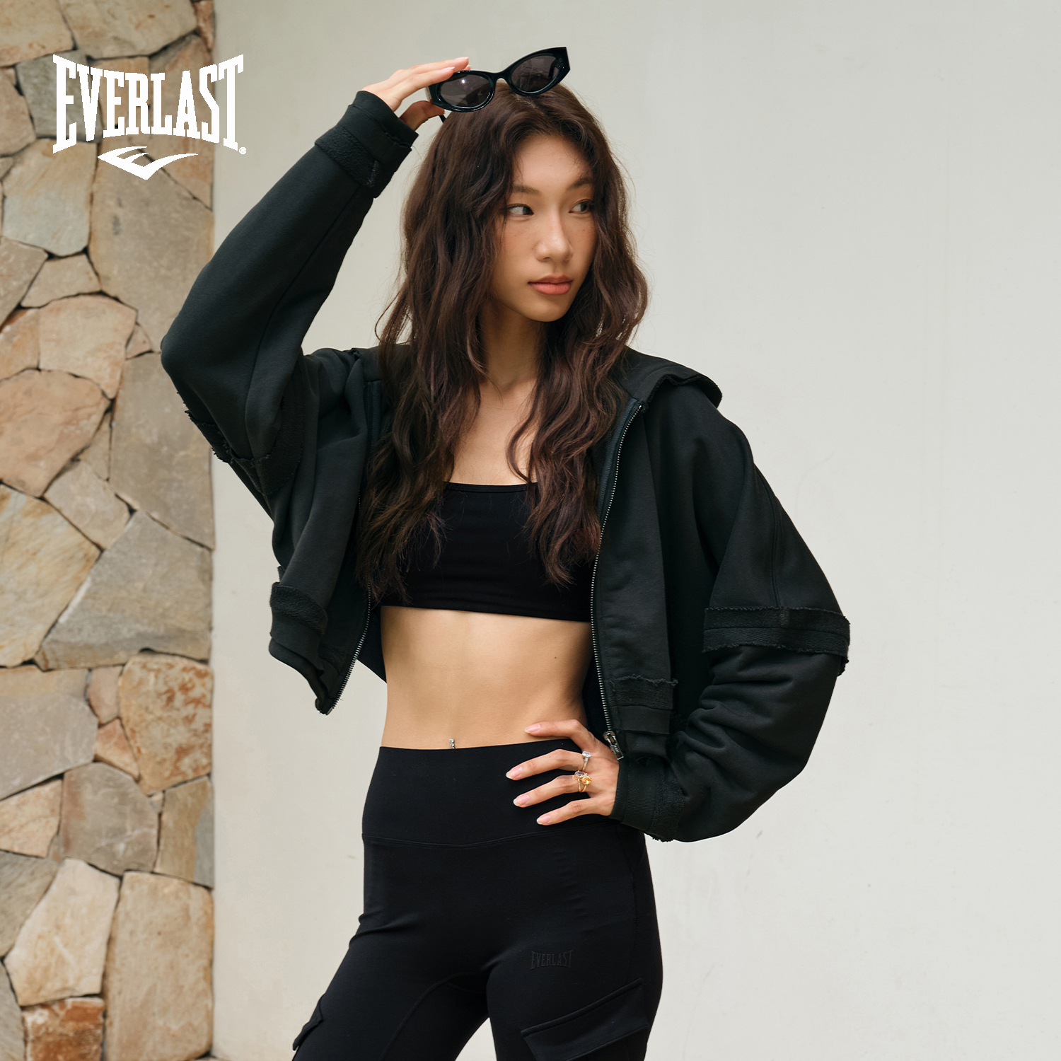 美国EVERLAST拳击高街运动短款露腰连帽卫衣黑色宽松纯棉女款卫衣