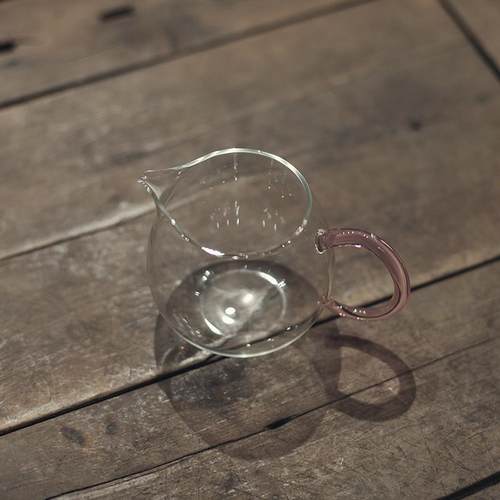 《圆满公道杯》粉色把手 高硼硅个高透玻璃 耐热公杯 分茶器