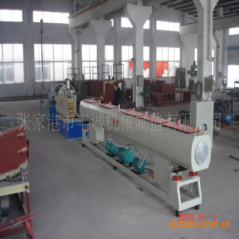 供应φ90～160mmPVC管材挤出生产线