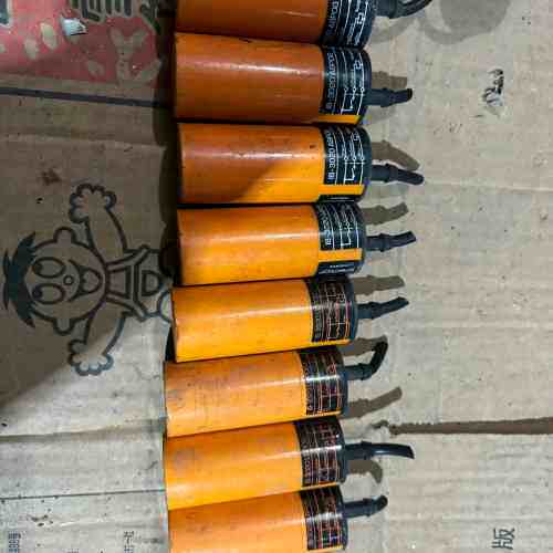 非标价易福门一3 0 2 0接近传感器，成色如图，未拆试，剪线．8议
