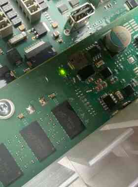 拍前西门子SINUMERIK 828D数控系统一套，型号6FC5现货议价
