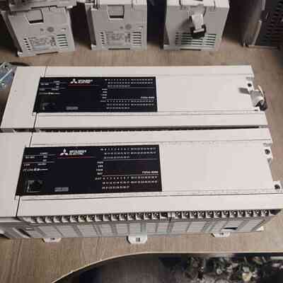 议价PLC型号FX5U-80MT/ES两台生产日期201
