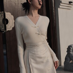 秋新款国风针织衫搭配马面裙上衣盘扣V领黑色新中式修身打底套头