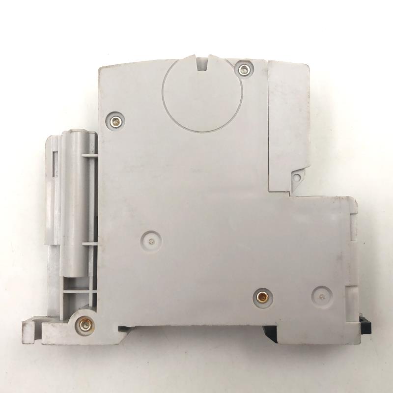 现货 NC1V-1111 IDEC和泉电路保护断路继电器 10A 220VAC
