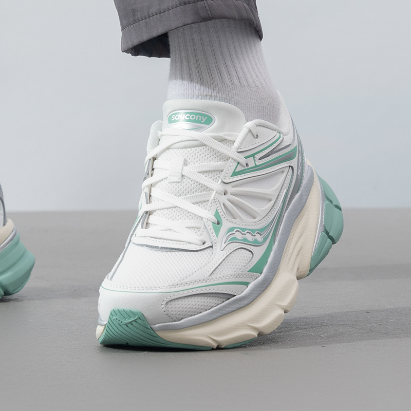 索康尼2025新款GUARD2K缓震跑鞋男鞋女鞋复古运动鞋S28237