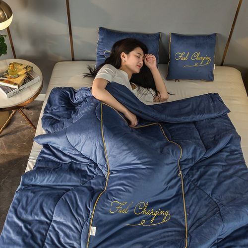 加厚抱枕被子两用珊瑚绒多功能毯子办公室轻奢午睡折叠靠枕头汽车