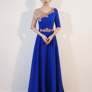 红色大合唱团演出服女宴会主持人朗诵指挥晚礼服裙高级感表演服装