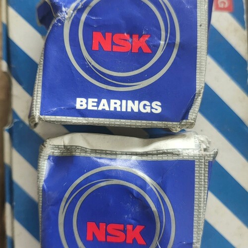 全新库存NSK 轴承7202AWDF，有两盒，盒子不美观，标议价