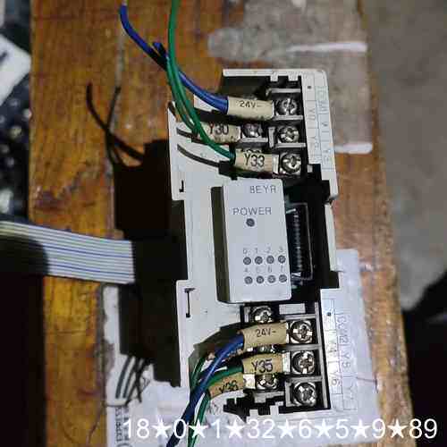PLC模块，型号FX2N-8EYR，件，无盖。功