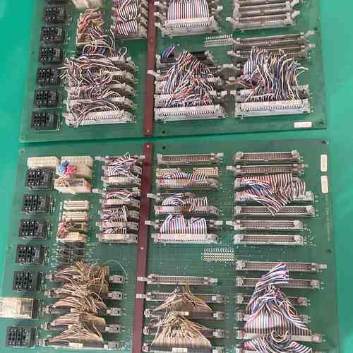 日立机板卡背板2块型号CN-CHASSIS RO 68咨询维修