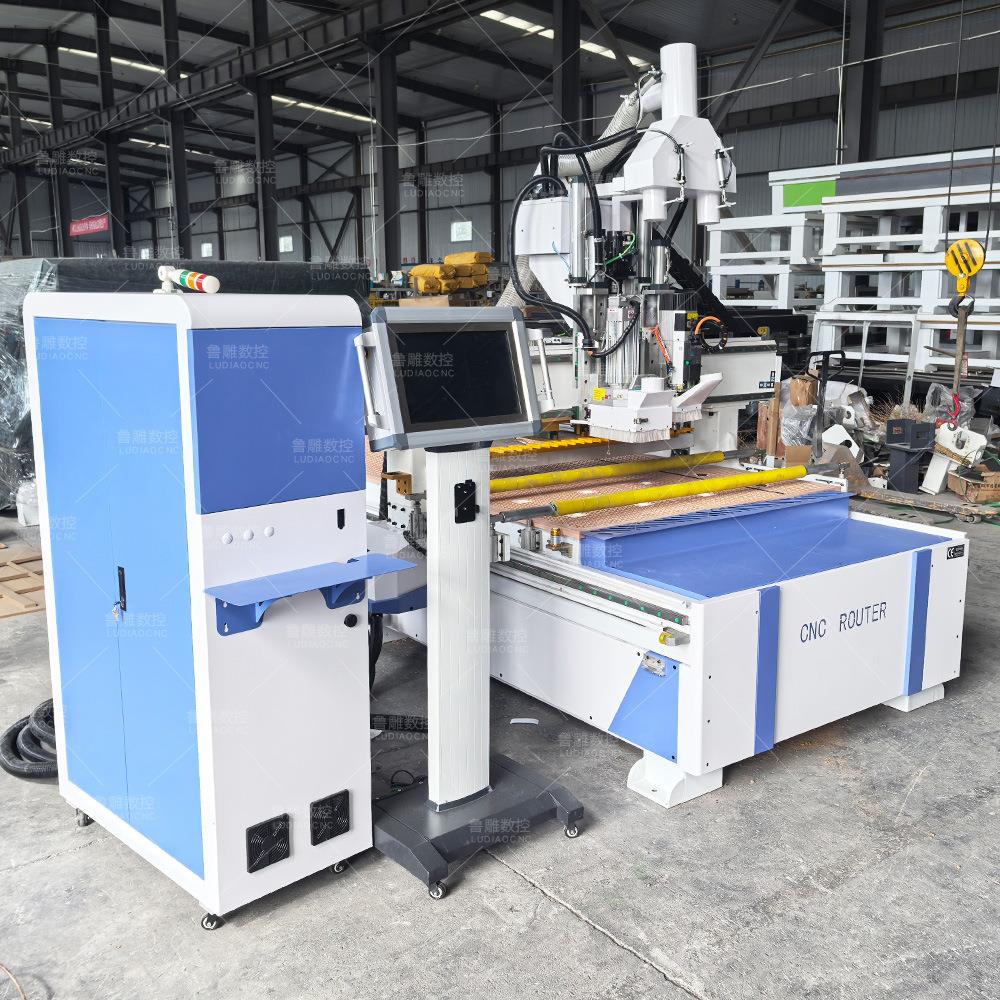 开料机生产厂家自动上下料全自动板式家具12把直排换刀加工中心