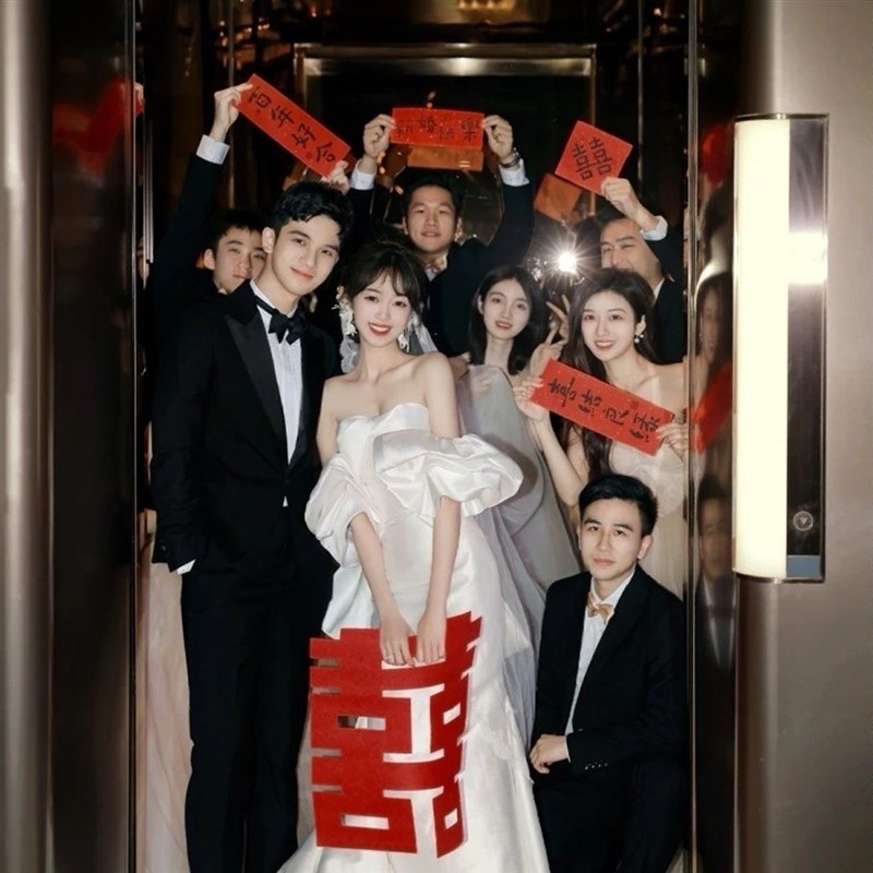 结婚接亲小对联手写婚房布置装饰用品拍照道具女方喜字红纸大门贴