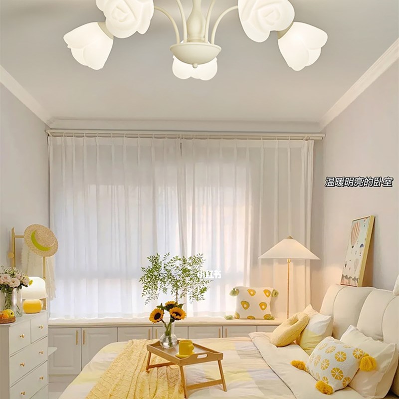 客厅灯现代简约大气玫瑰花苞网红奶油风吊灯餐厅主卧室吸顶灯具