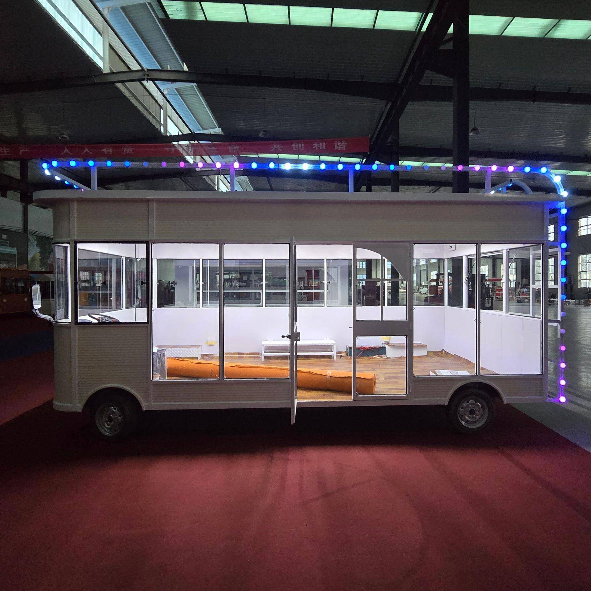 大型商用电动服装车多功能移动创业店车流动摆摊童装成人装售货车