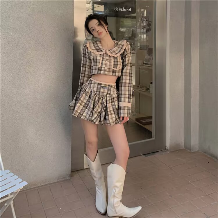 春季2023年新款氛围感可爱风女装格子西装外套两件套装奶系穿搭