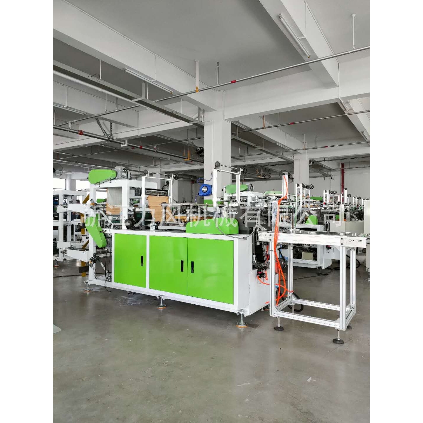 厂家直供CPE/TPE/PE/PLA降解塑料全自动一次性薄膜手套机