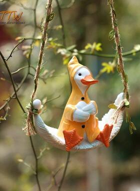 乡村可爱坐羽毛秋千的小黄鸭挂饰花园阳台庭院家居饰品装饰摆件