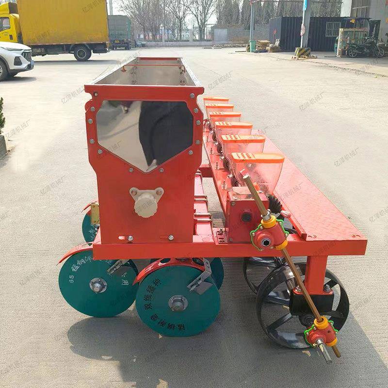 免耕芝麻播种机高粱谷子种植油菜细草种子四轮车带播种施肥一体