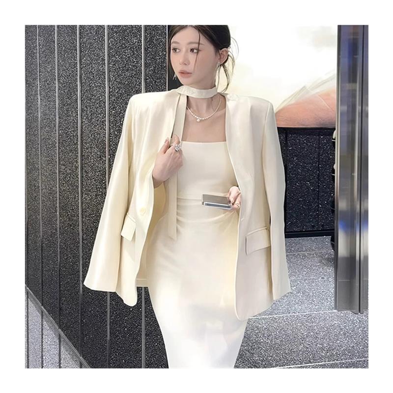 高货v领宽松西装穿搭秋季新款韩版百搭气质高级感缎面西服背带裙