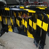 市政公路交通道路施工镀锌黄黑铁马护栏临时马路隔离栏安全围栏