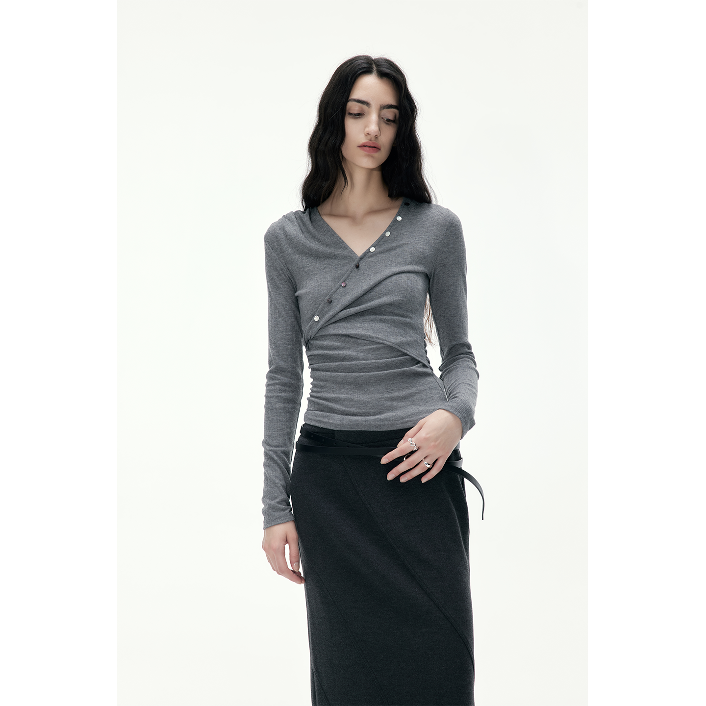 原创醋酸羊绒贝壳扣扭结针织T恤