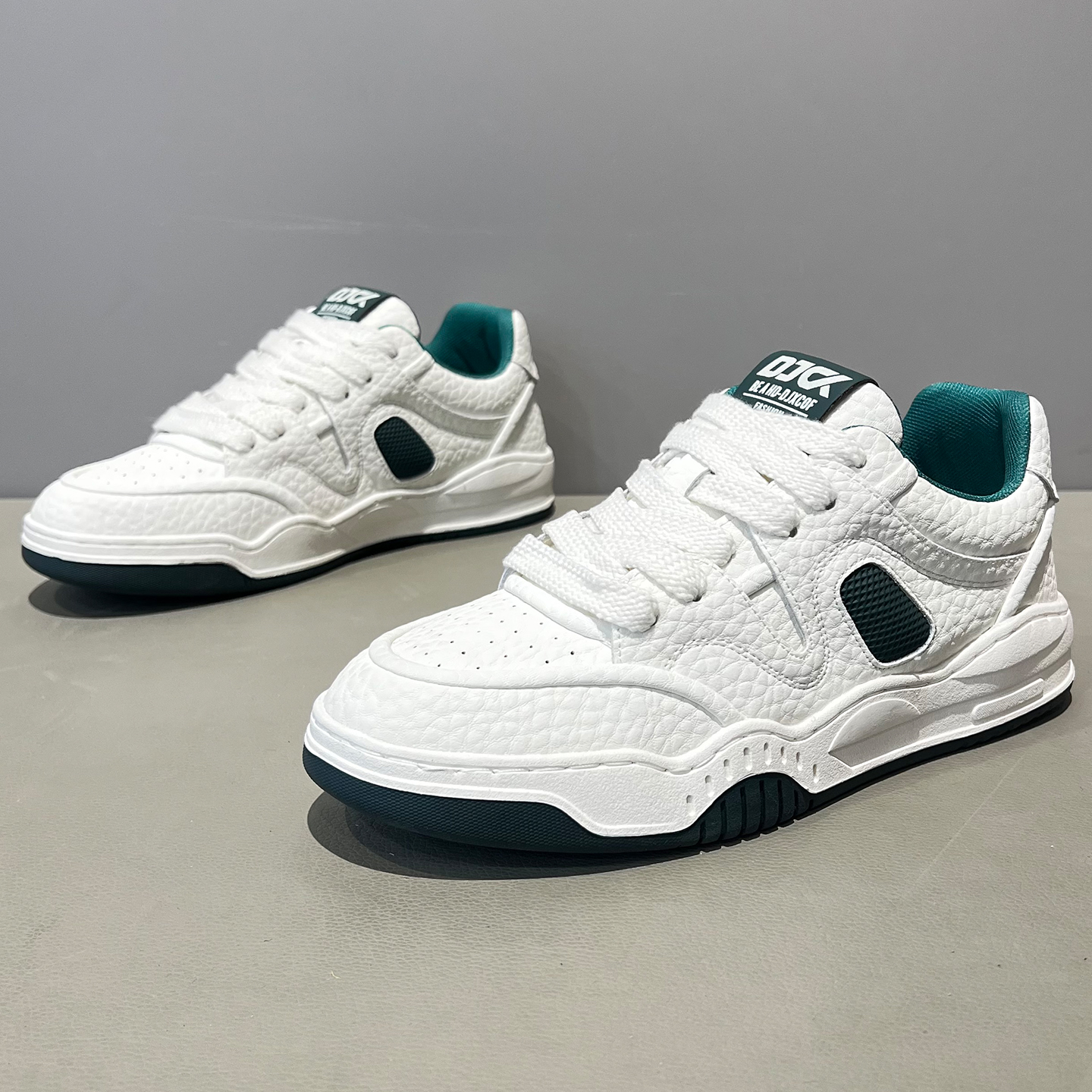 潮牌男款2025新款皮面软底板鞋