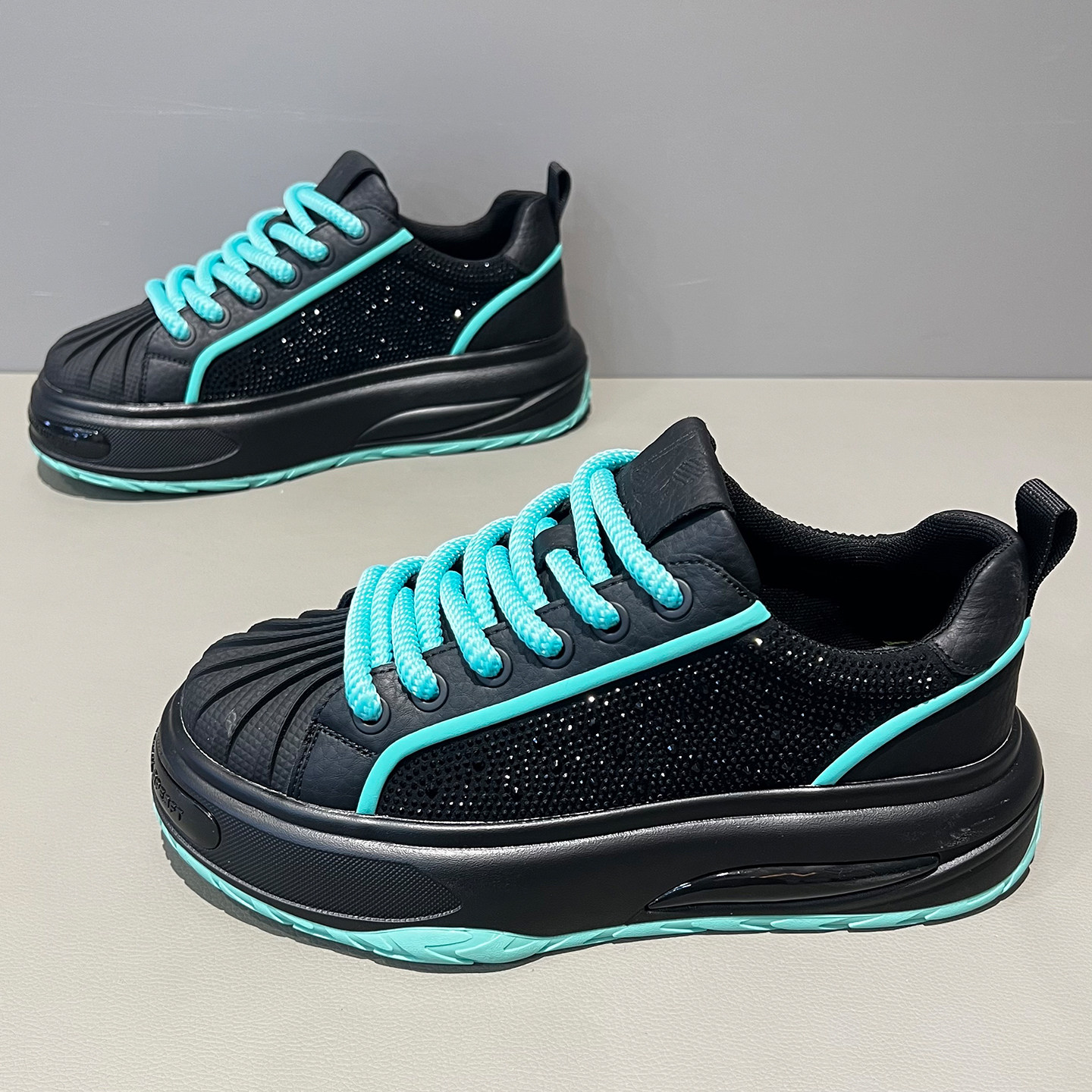 欧货男款2026秋季新款贝壳头满钻板鞋厚底增高舒适潮流百搭休闲鞋