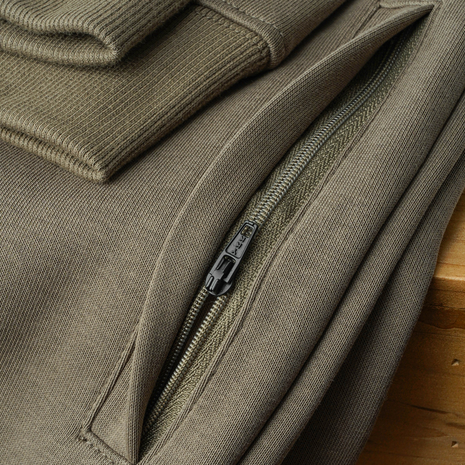 春秋季不易起皱螺纹收口卫裤