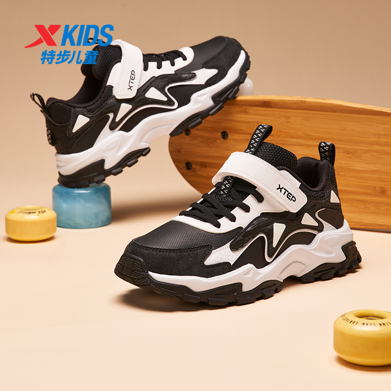 特步男童鞋2024冬季休闲鞋儿童鞋皮面防滑中大童新年款运动鞋子