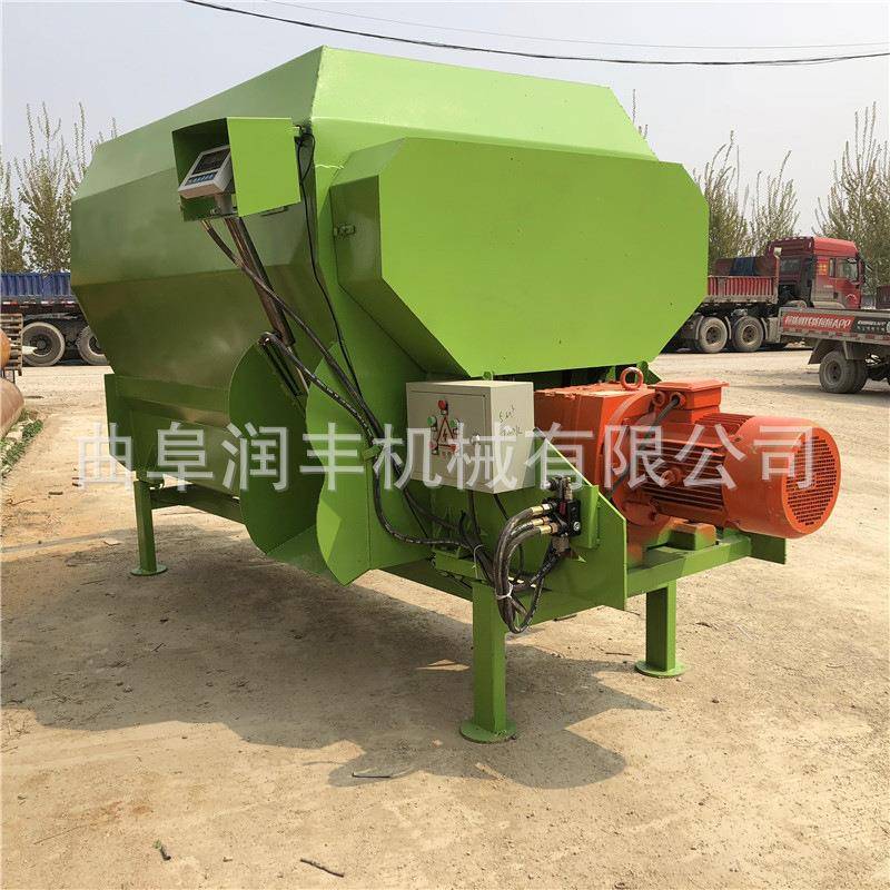 养殖场卧式12方tmr搅拌机牛羊饲草粉碎拌料机农机补贴日粮制备机