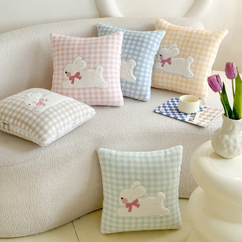 萌兔抱枕被子两用冬天加厚2024新款午睡毯子二合一车用.折叠枕头