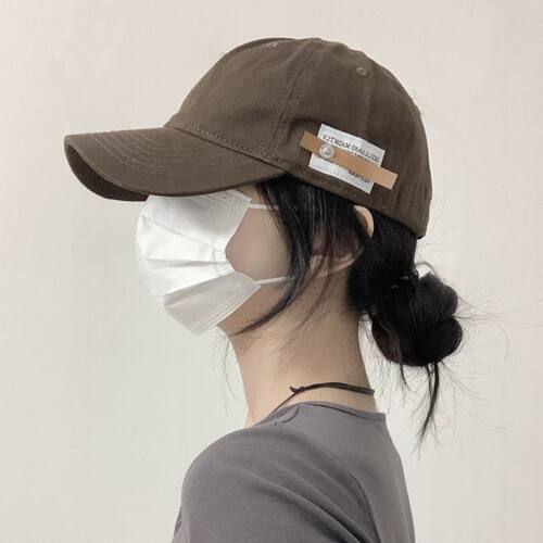 原创复古百搭英文小皮标鸭舌帽女休闲棒球帽男软顶简约咖啡色帽子