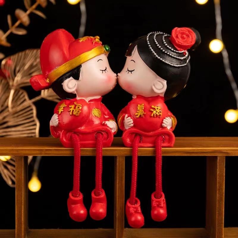 结婚婚庆摆件娃娃订婚亲嘴公仔LOVE字母创意情侣婚房精致吊脚娃娃