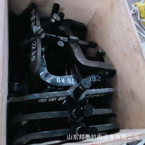 轨道手动顶弯机 15kg轻轨螺旋式弯轨器 钢轨调折弯器甘肃白银