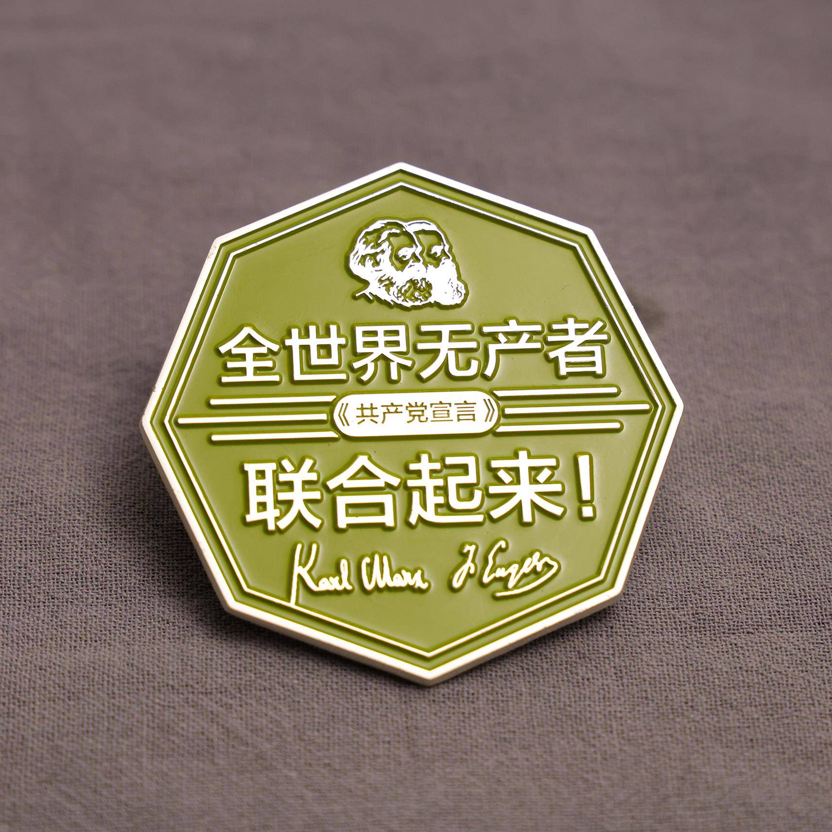 全世界无产者名言金属徽章 6*6cm胸针书包装饰品小众文艺编译文创
