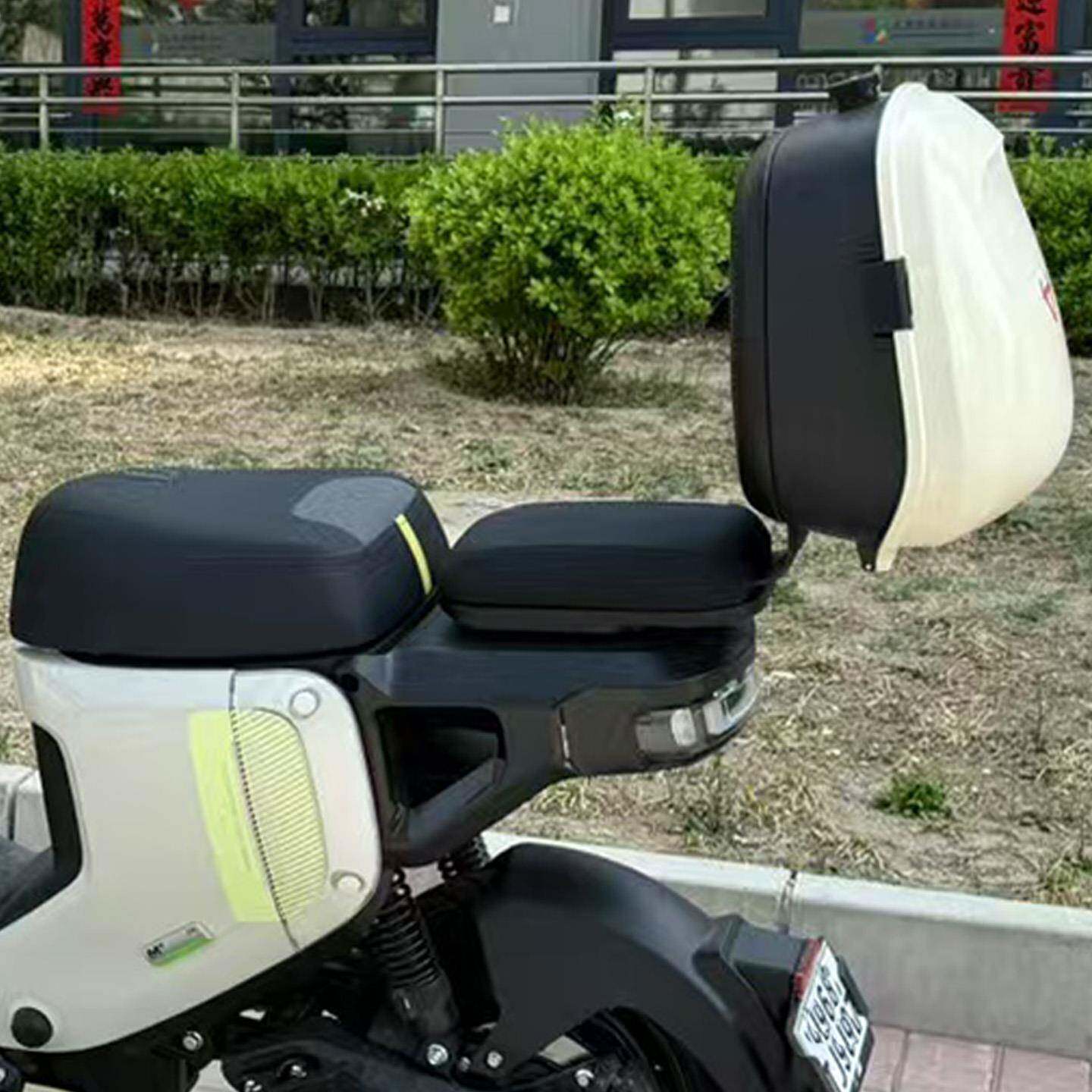小牛电动车2025款MT后备箱MTplay靠背尾箱摩卡白薄荷青紫色丛林绿
