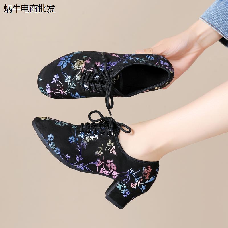 新款广场舞蹈鞋女跳中跟