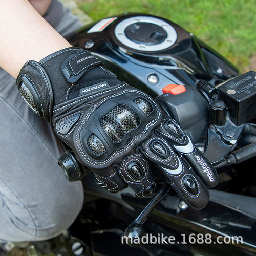 MT31新款骑行机车手套碳纤维全防护手套防摔骑士半皮款四季通用款