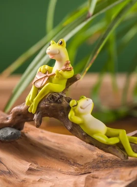 撑伞乘凉青蛙阳台庭院花园鱼缸