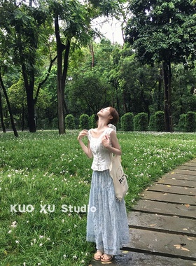 夏季穿搭套装复古蕾丝拼接无袖衬衫别致绝美小上衣蓝色碎花半身裙