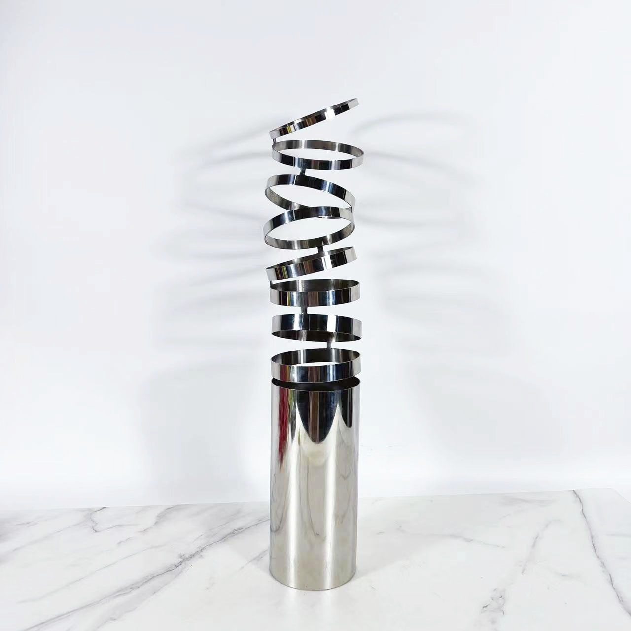 简约现代金属不规则花器摆件样板房软装家居饰品客厅创意抽象花瓶,模玩/动漫/周边/娃圈三坑/桌游,文化/体育周边,淘宝优惠券,粉丝福利购,淘宝优惠卷