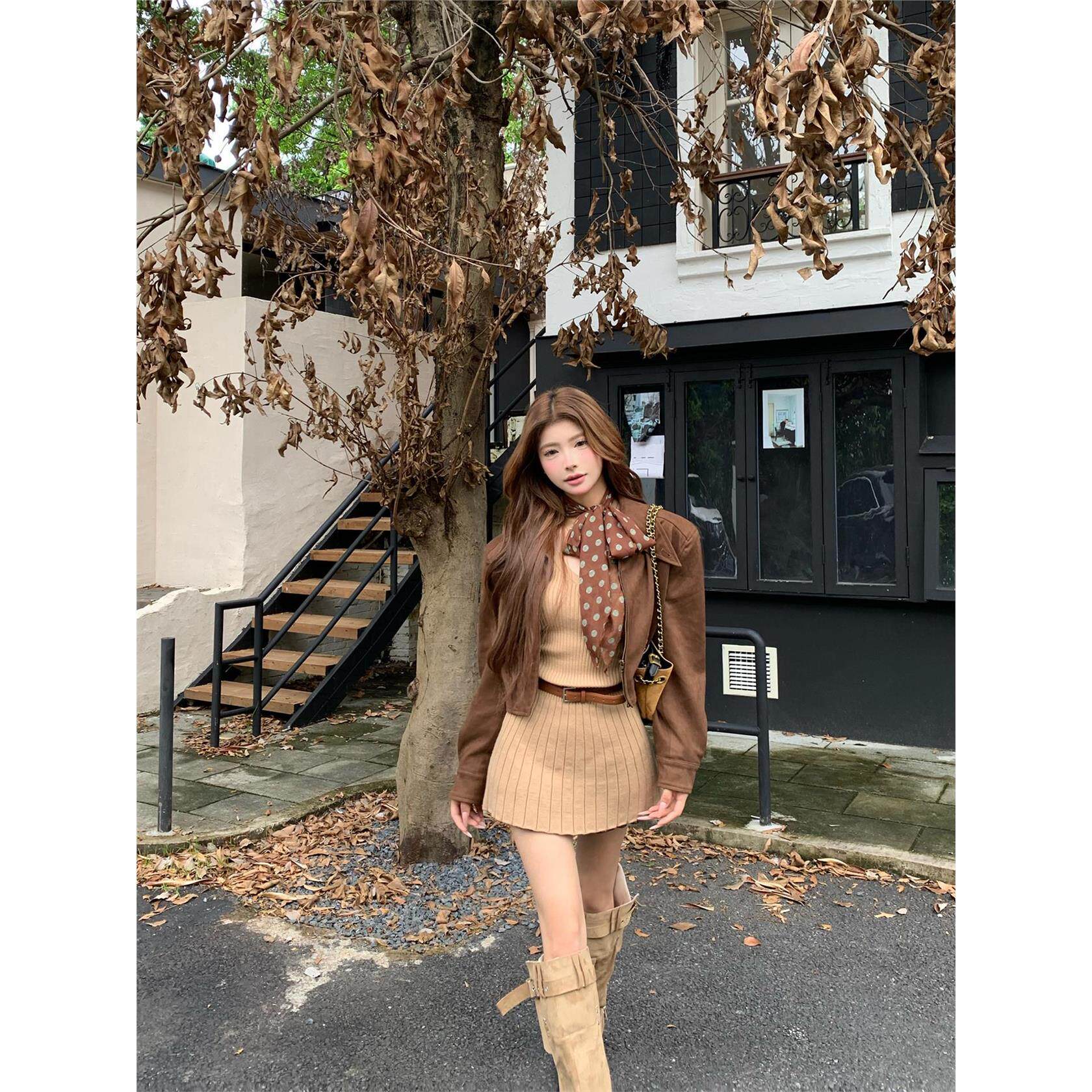 七颗虾滑V领连衣裙早秋季女2025修身显瘦巨好看流行穿搭针织裙子