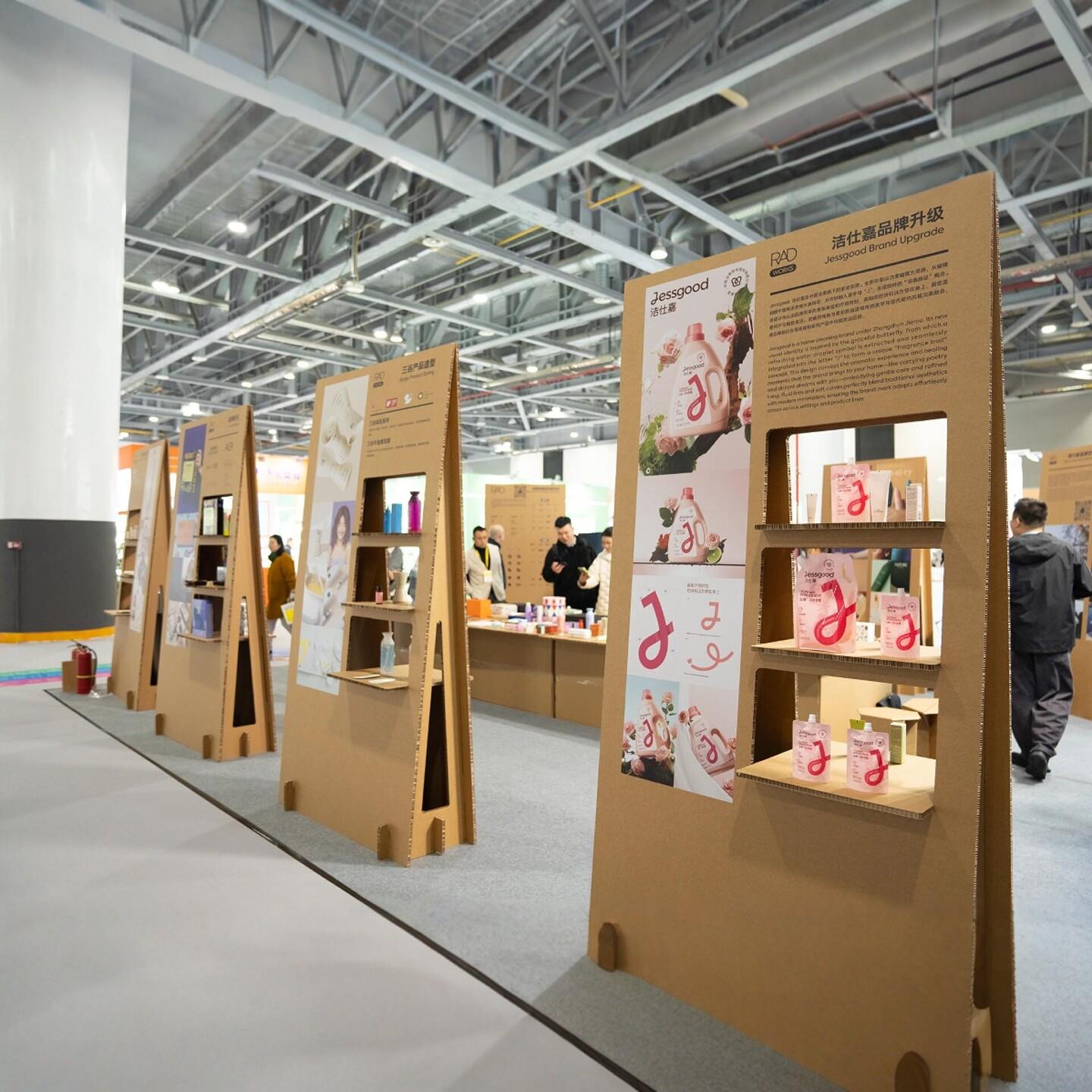 环保简约绿色设计立式落地A型展示架瓦楞纸板展示架美陈展会活动图片
