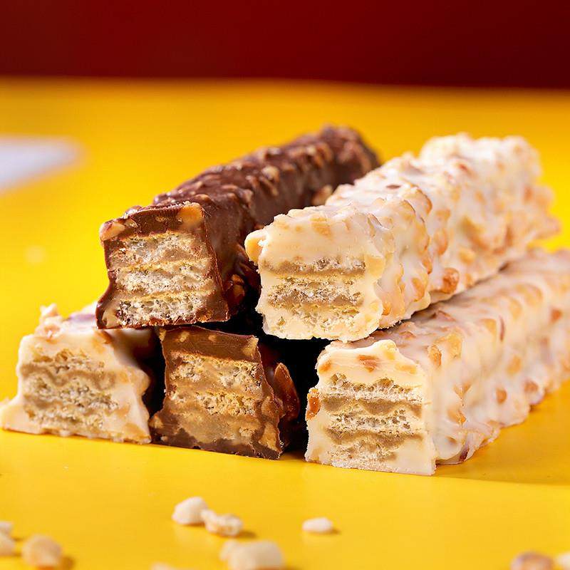 正宗坚果巧克力棒饼干夹心威化整箱小包装网红零食小吃休闲