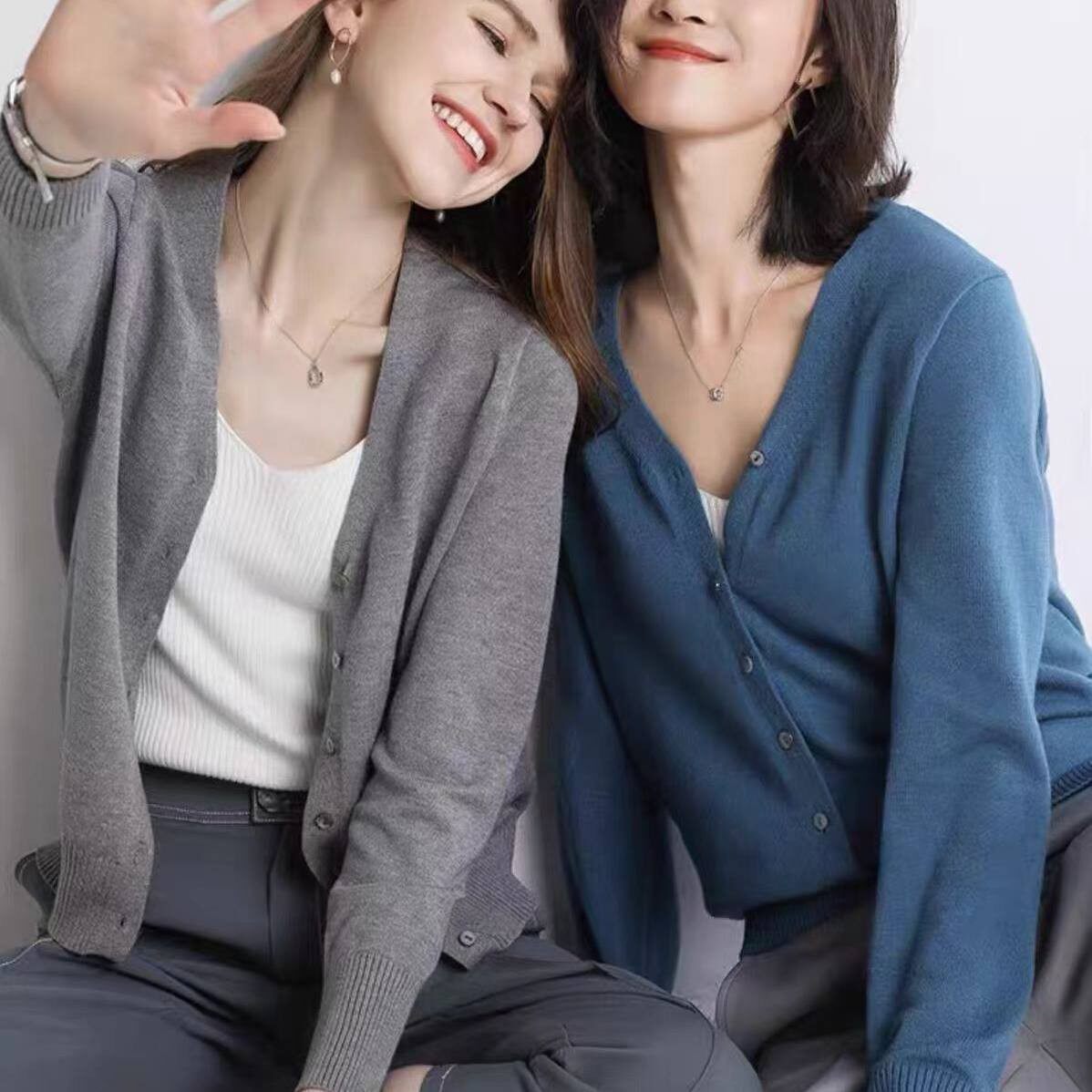 A爆款秒杀26多巴胺风V领针织开衫女卷边宽松通勤风纽扣衫柔软上衣