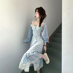 两件套装超仙温柔风气质收腰娃娃领碎花连衣裙搭配蓝色毛衣开衫