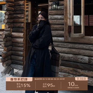 R-HER“松弛步调”于Moli 毛领黑色厚款休闲宽松时尚拼接派克服女